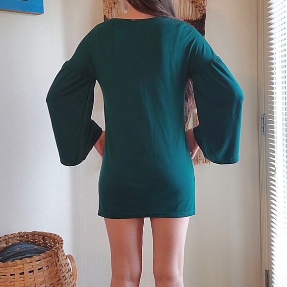 《NWOT Zara dress- emerald green w/ flowy sleeves》 - Picture 6 of 16